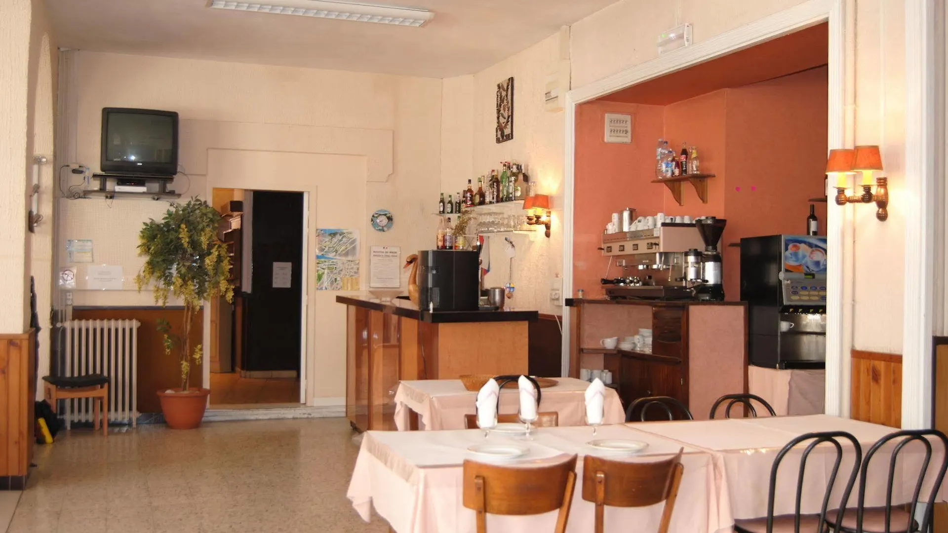 **  Hotel La Rotonde France